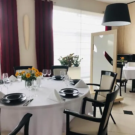 Restauracja 32 모텔 3*