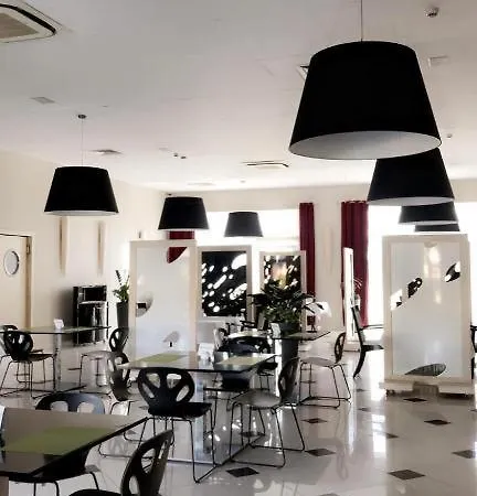 Restauracja 32 모텔 그리피체