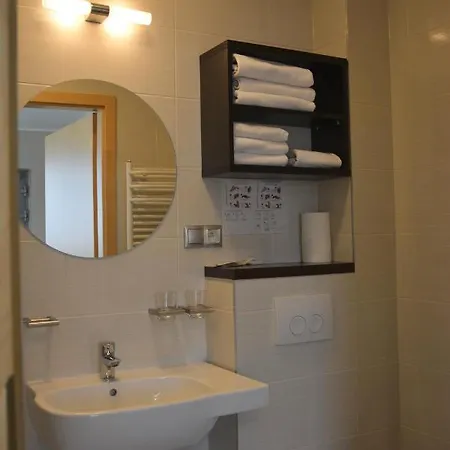 Restauracja 32 모텔 그리피체